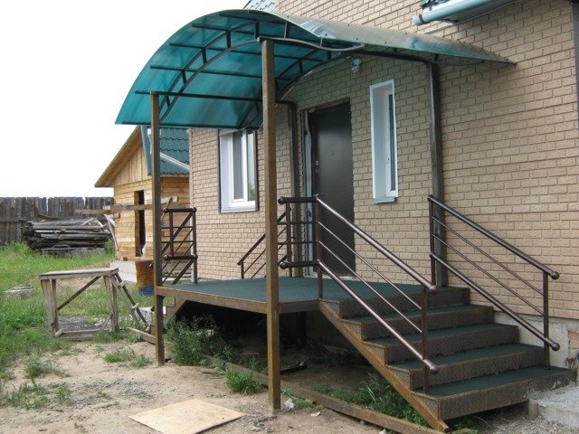 Крыльцо дома навес поликарбоната