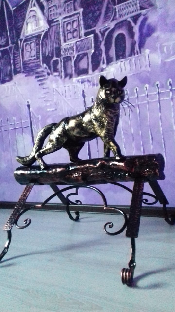 Кот на бревне