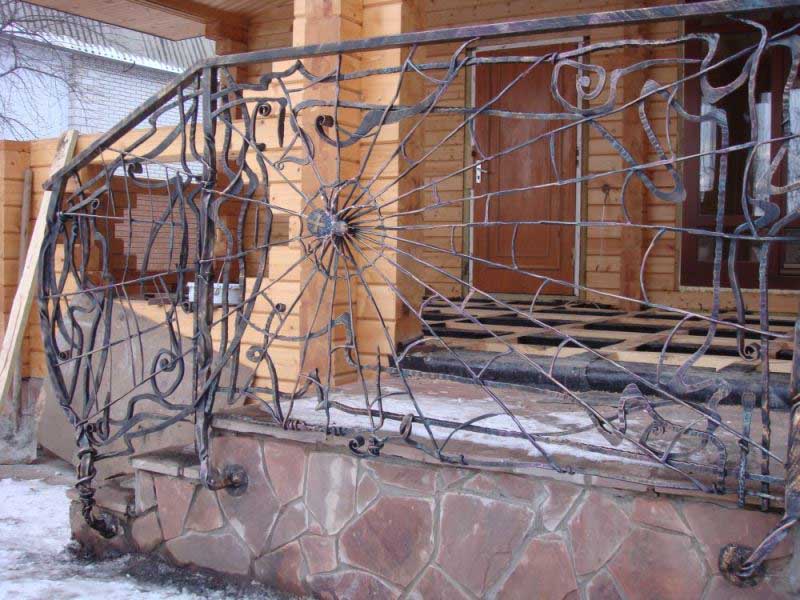 kovanaya-lestnica-pautina.jpg