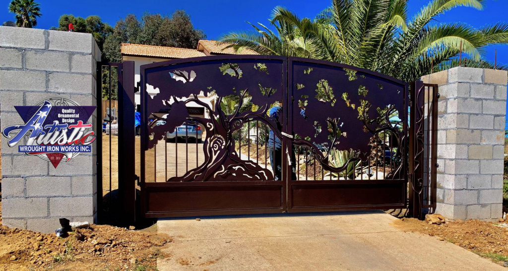 custom-tree-design-driveway-metal-iron-gate.jpg