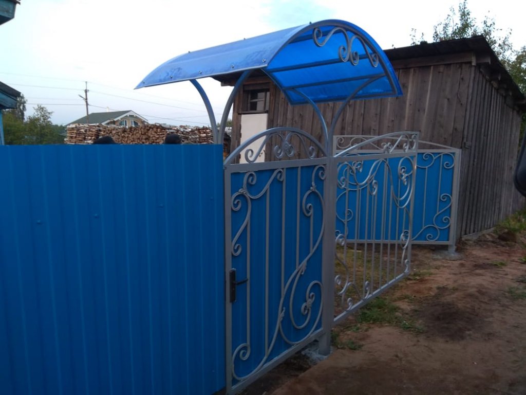 Кованый козырек над калиткой.jpeg Кованый козырек над калиткой.jpeg